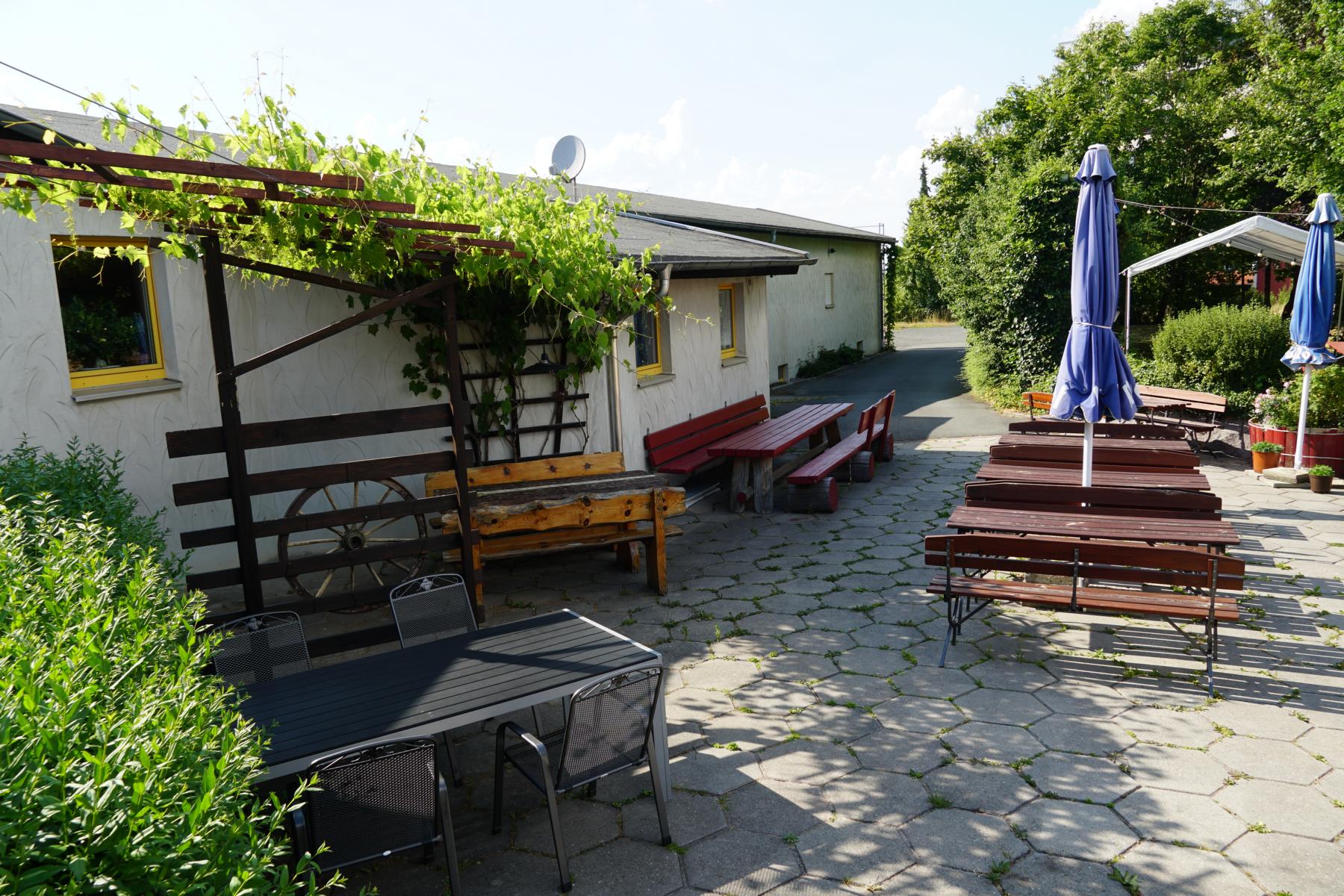 Vereinsgaststätte mit Saal, Kegelbahnanlage und Biergarten zu verpachten